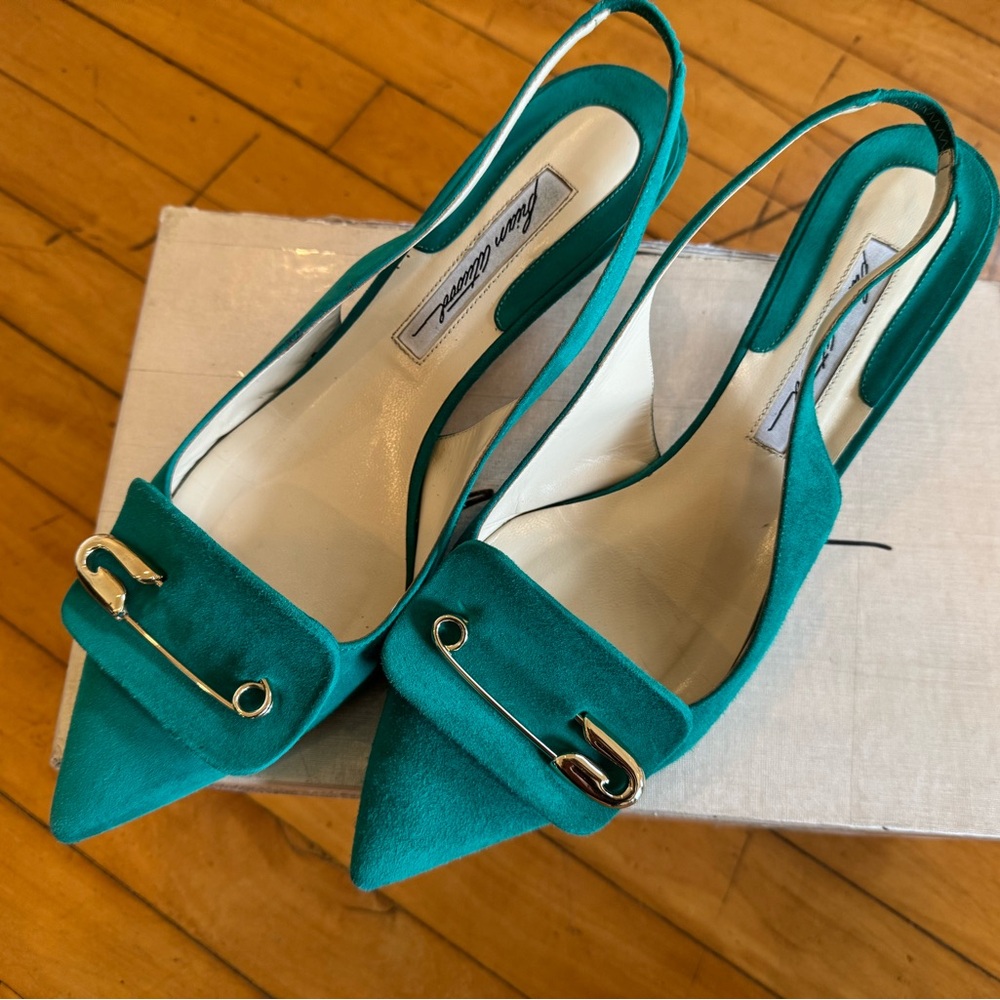 Brian Atwood Elegant Unique Green Slingback kitten Heels